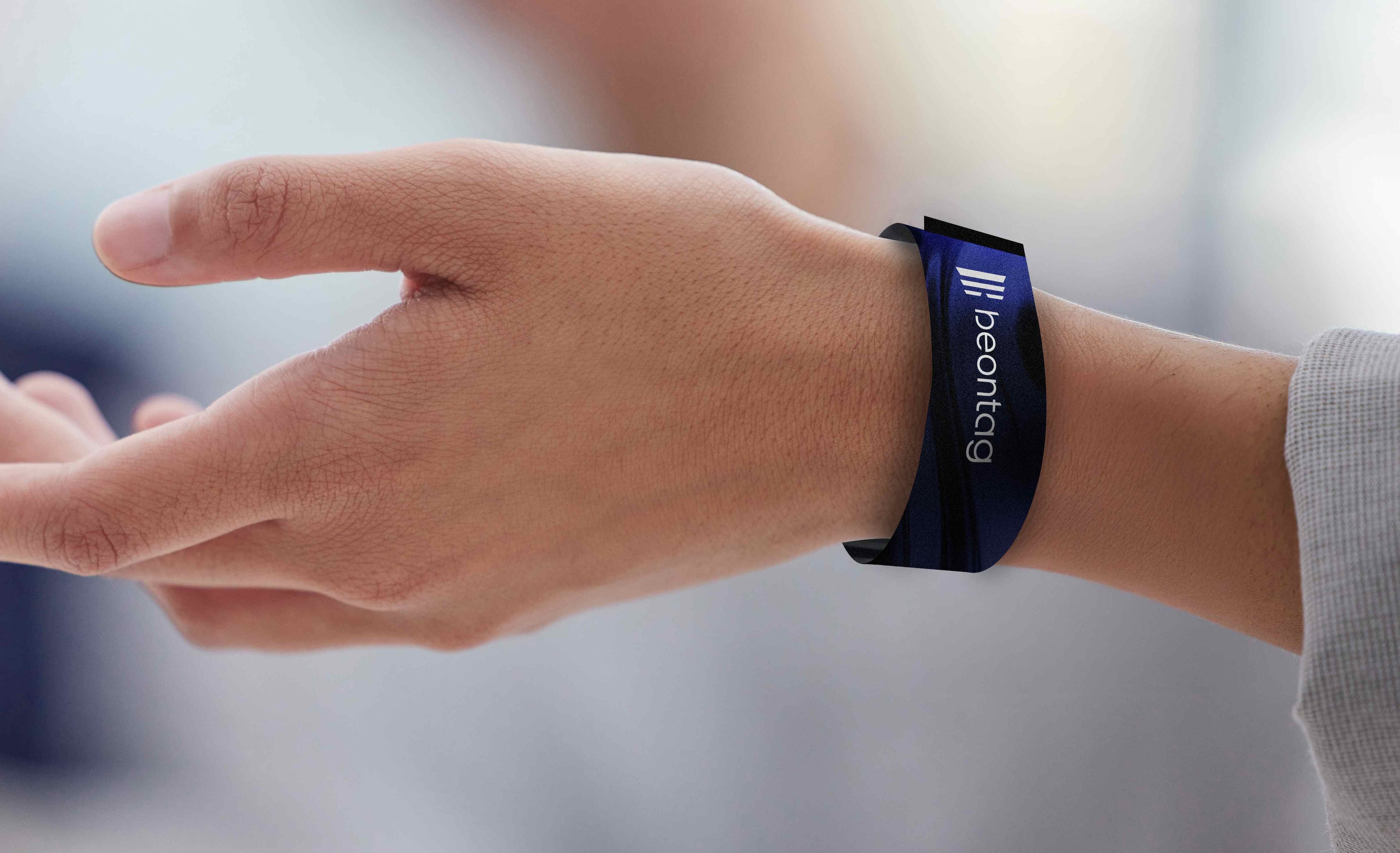 Smart wristband with tear-resistant materials and temperature, water resistance for extended durability in demanding conditions